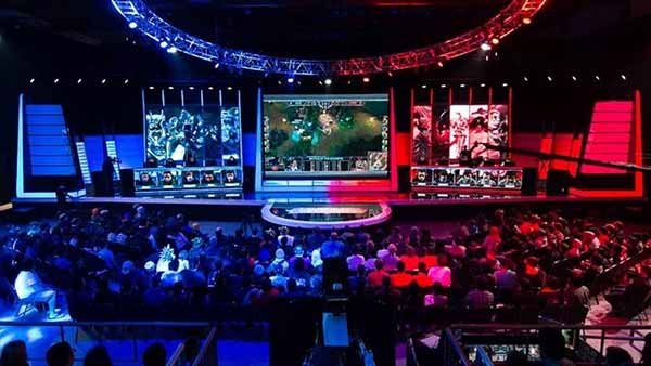 How Can You Get Into Professional Esports?